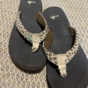 Sanuk Brown Leopard Sandals